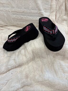Reef Women’s Black Platform Sandals with Pink and Teal Embroidery